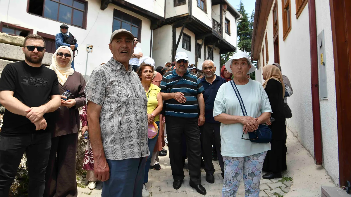 Başkentliler Ankara'yı Ücretsiz Kent Gezileriyle Keşfediyor