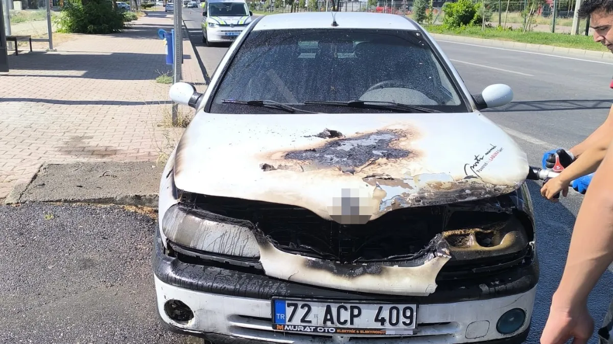 Batman'da yanan otomobil itfaiye ekiplerince söndürüldü