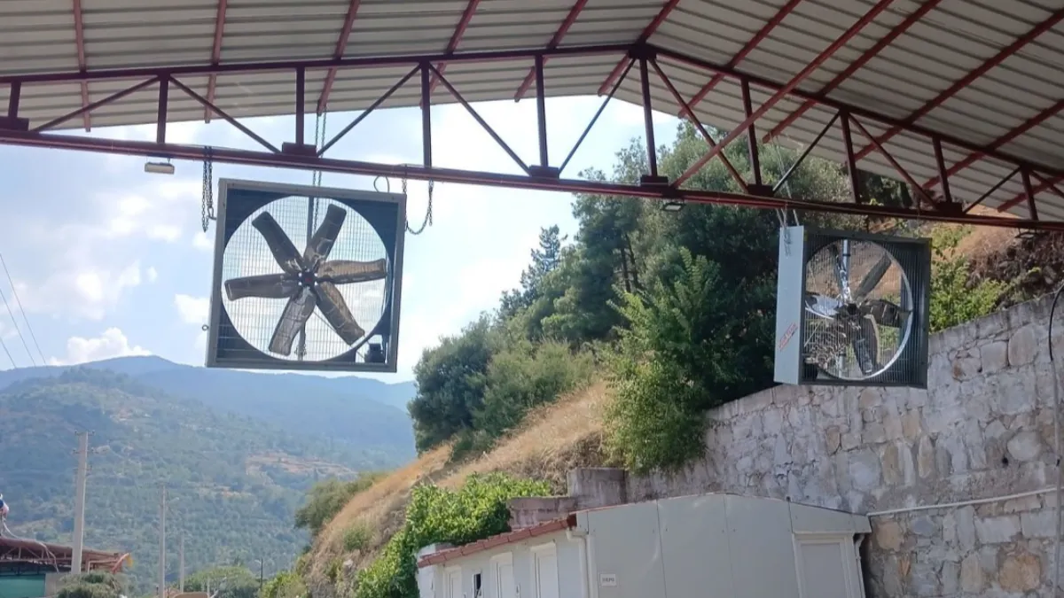 Bozdoğan’da cemiyet alanlarına serinletici fan takılıyor