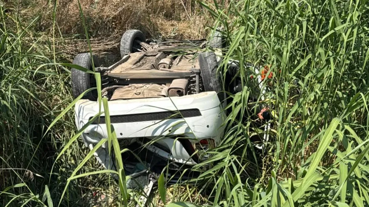 Burdur'da kanala düşen otomobildeki 2 kişi yaralandı