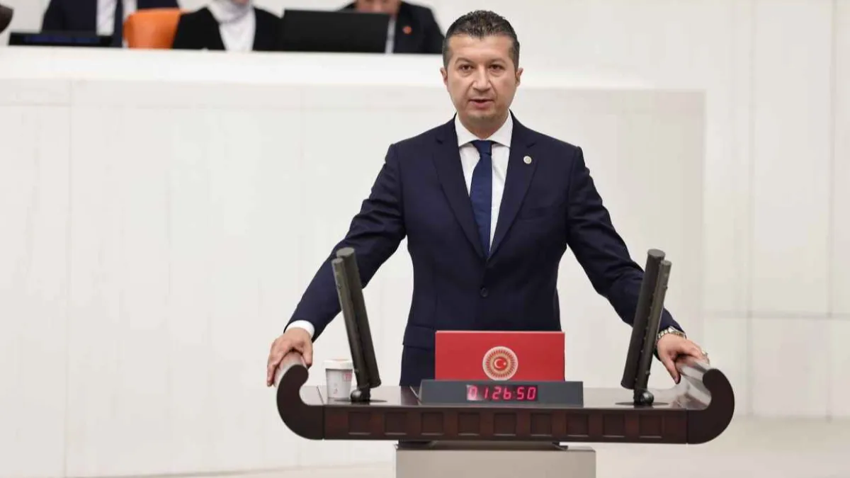 CHP'li İzzet Akbulut Yeni Parti'ye Katıldı: Kurucular Kurulu ve Parti Meclisi'nde Yer Aldı