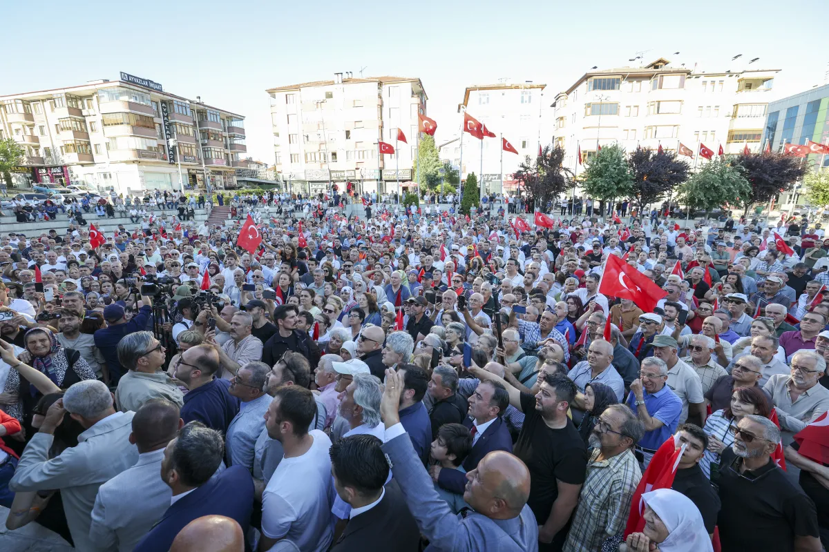 Özgür Özel Safranbolu'da Konuştu: "Bu Ülke Demokrasiye, Gençler Yasaksız Türkiye'ye Kavuşacak"