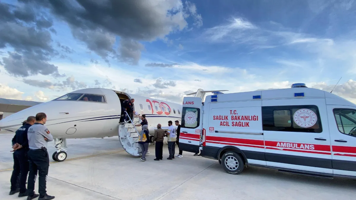 Hacda rahatsızlanan vatandaş ambulans uçakla Türkiye'ye getirildi