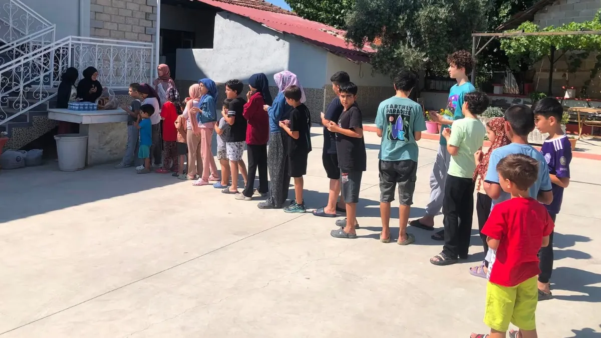 Hayırseverler Kur'an kursu öğrencilerini yalnız bırakmıyor