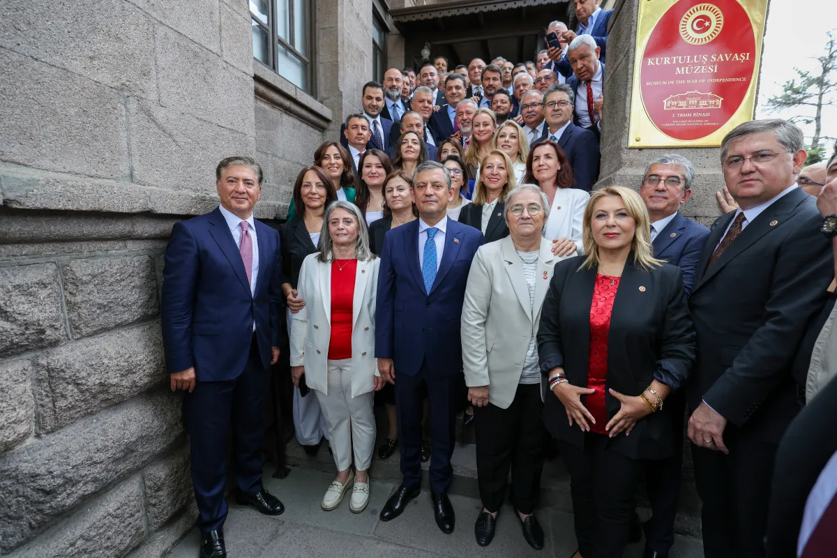 SON AKİKA!!! Özgür Özel YENİ Parti'nin Genel Başkanı Seçildi: "Kurulduğu Gün Ana Muhalefet Partisi Olacak"