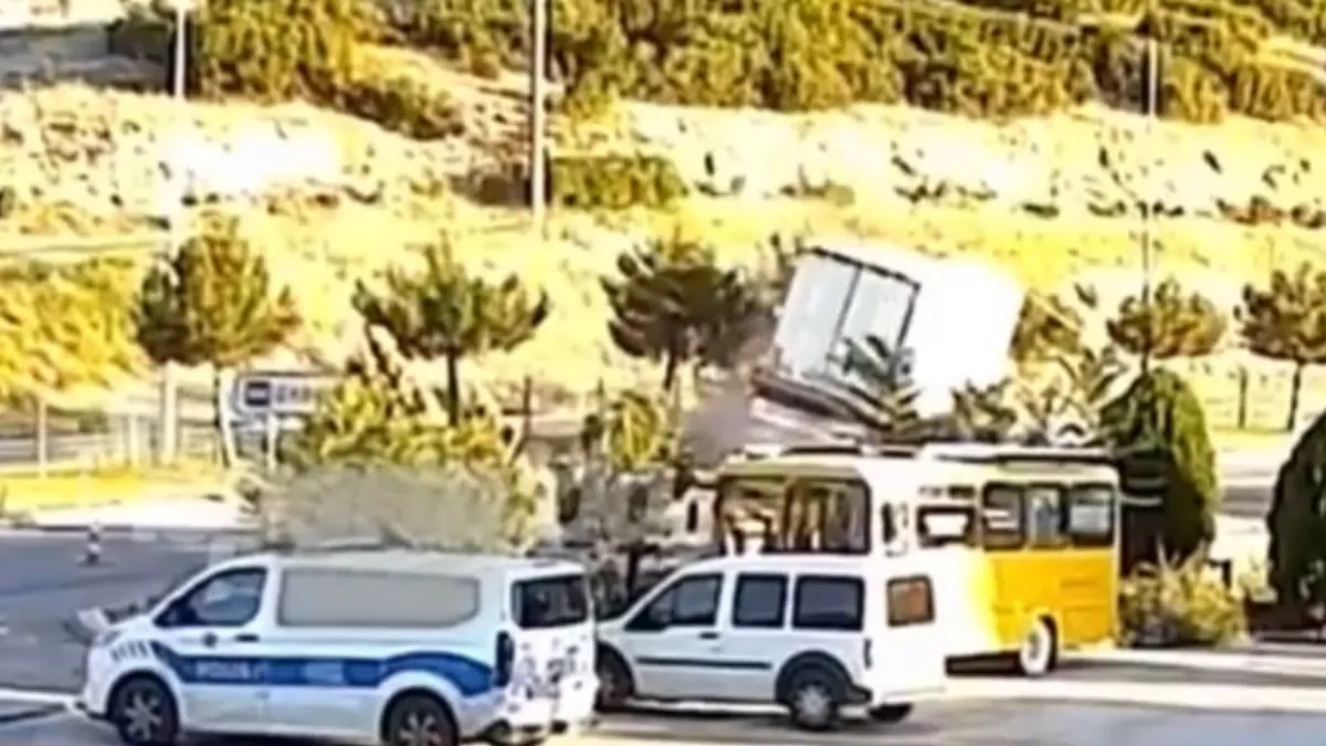 Isparta'da kontrolden çıkan tır devrildi