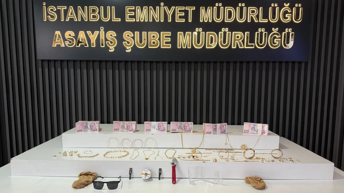 İstanbul'da suç makinesi kadınların üzerinden 1 milyonluk ziynet eşyası çıktı, takside yakalandılar