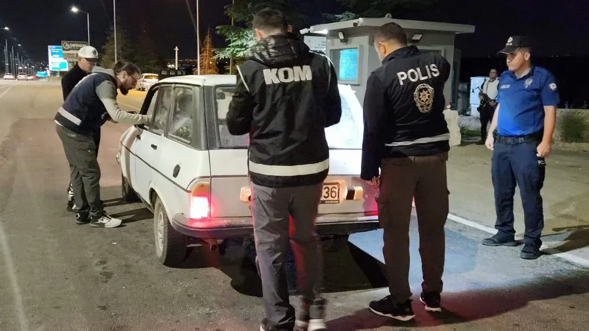 Karaman'da polisin denetimlerinde yakalanan 12 kişi tutuklandı