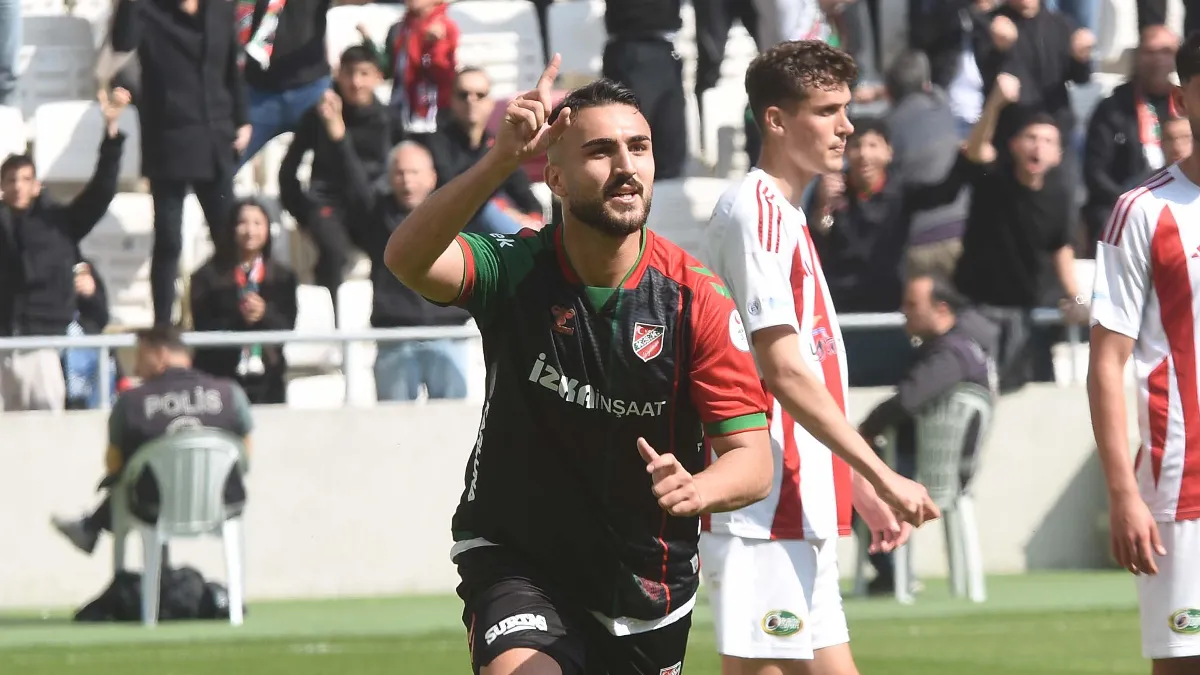 Karşıyaka'da Ömer Faruk bekleniyor