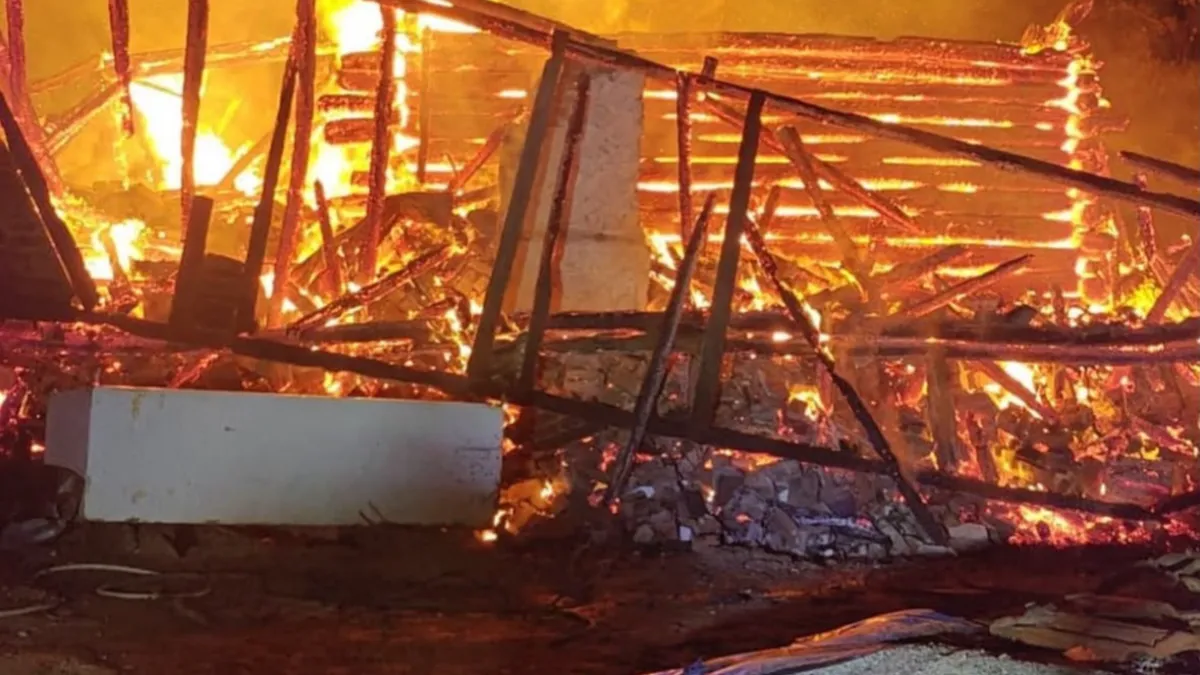 Kastamonu'da alevlere teslim olan ev kullanılamaz hale geldi