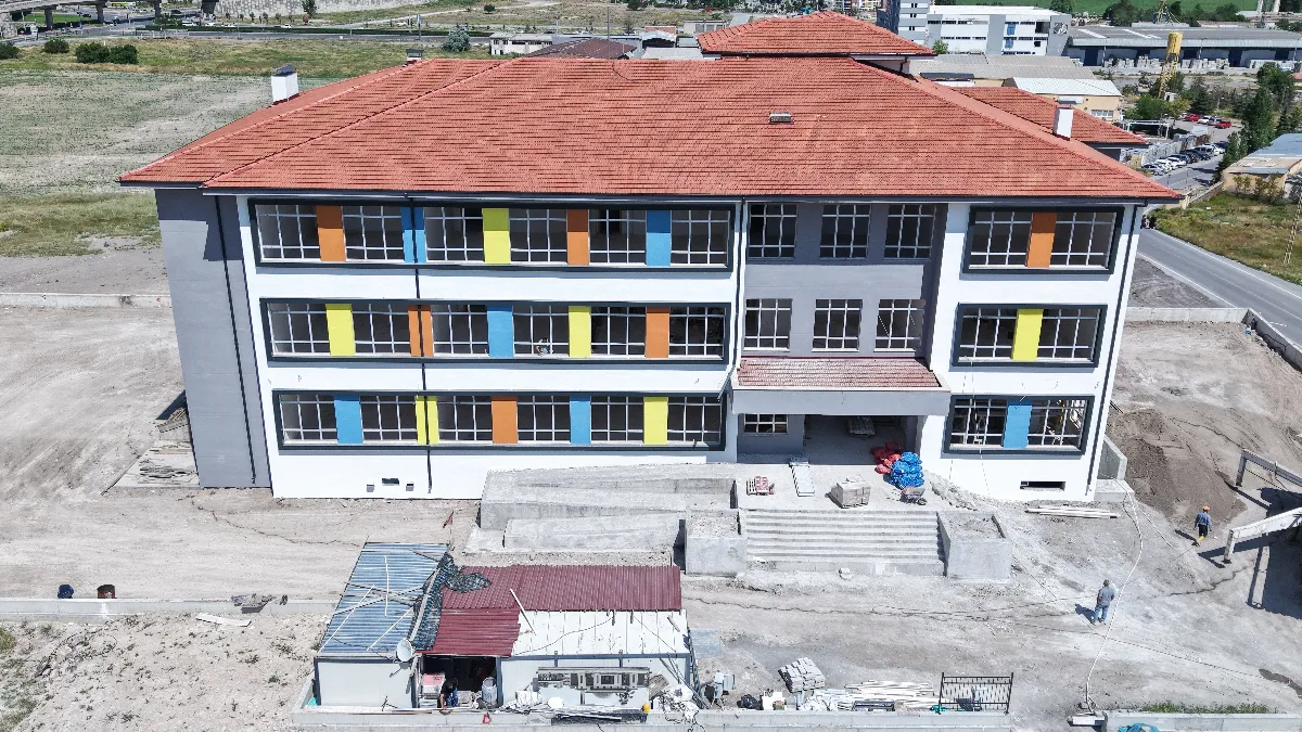  Kayseri Gökkkent'te 85 milyon TL'lik 16 sınıflı modern okul