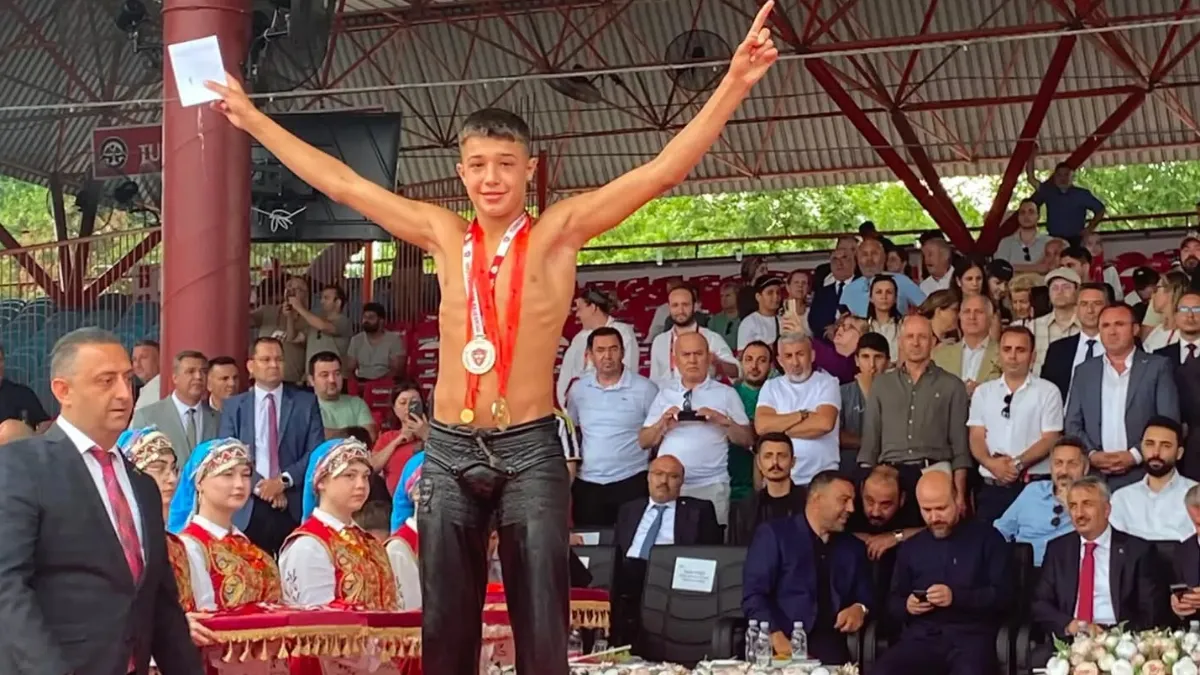 Kırkpınar’da Antalya Fırtınası! Başpehlivan Erkan Taş ve Ahmet Mete Varış Tarih Yazdı!