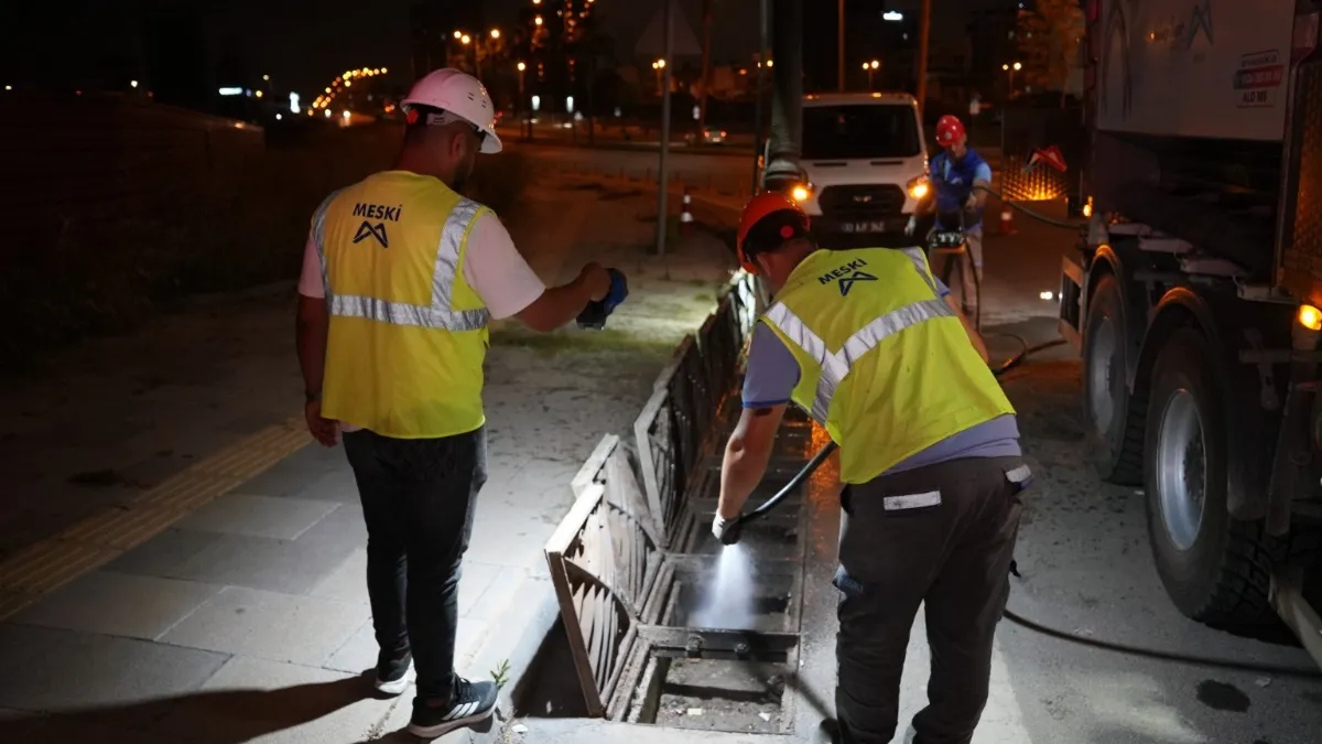Mersin'de yağmur suyu hatları temizleniyor