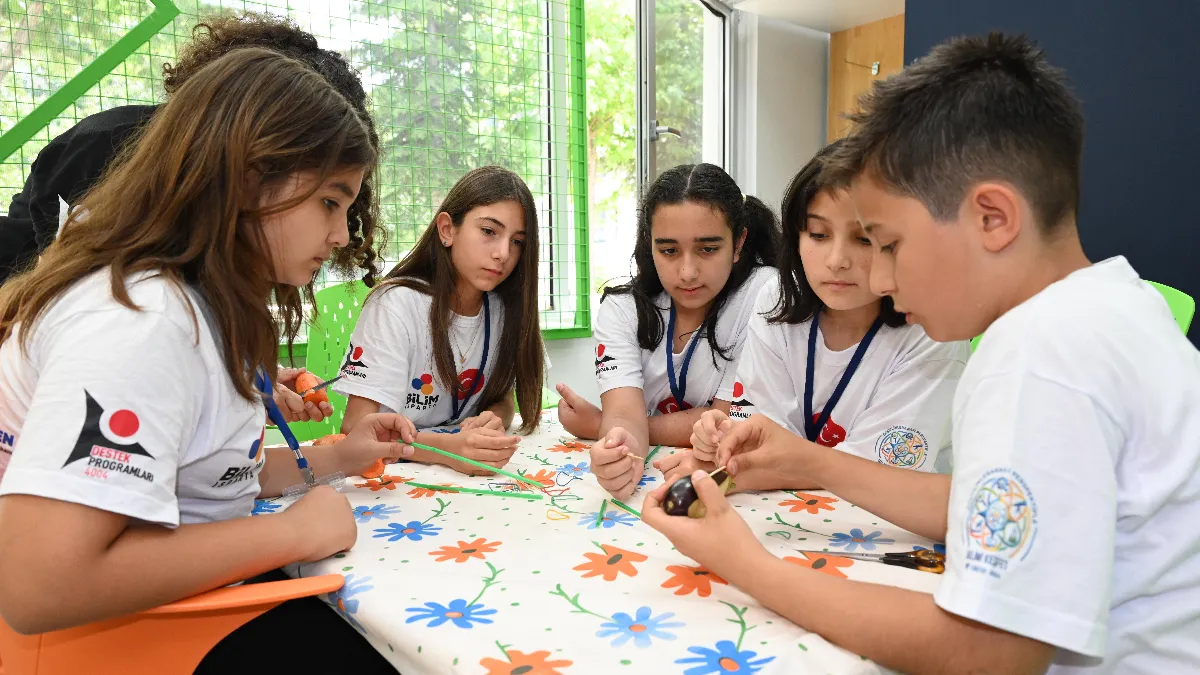Meyve ve sebzelerin gücünü kullanarak araç tasarladılar