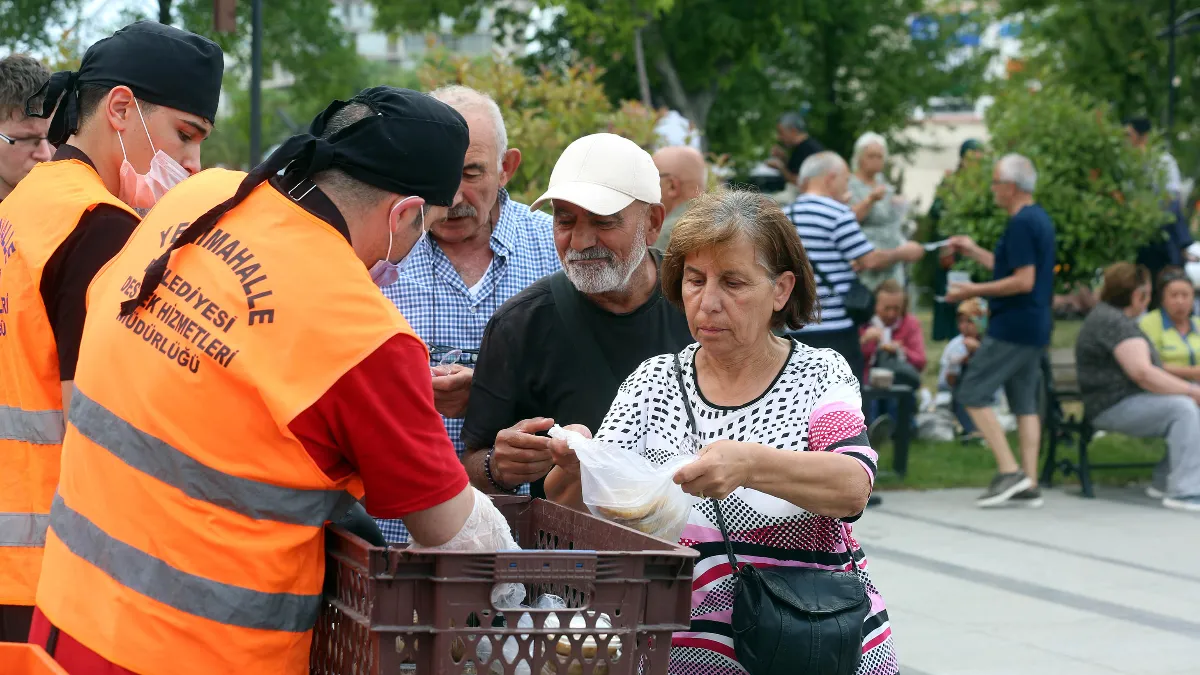 Muharremin Bereketi Yenimahalle'de Paylaşıldı