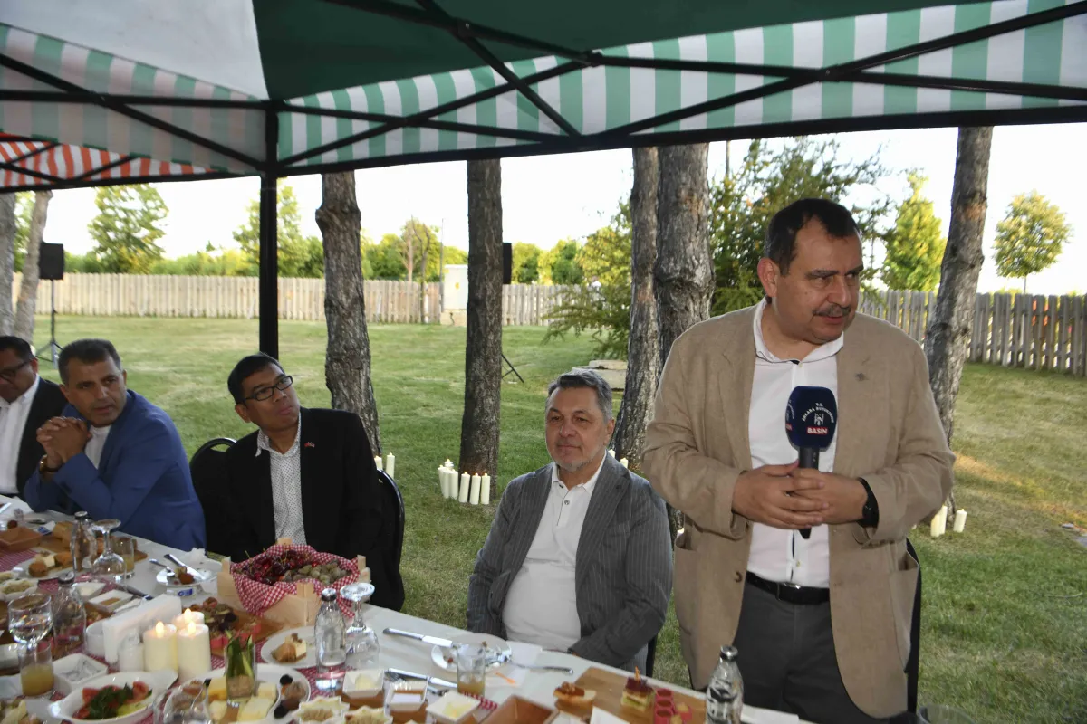 Ankara'da Büyükelçiler ATA Çiftliği'nde İlk Dut Hasadına Katıldı