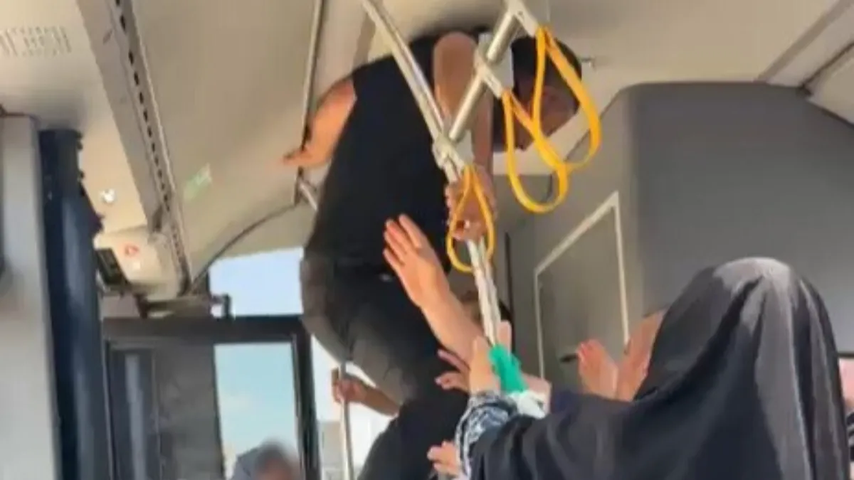 Otobüste tekmeli, yumruklu kavga