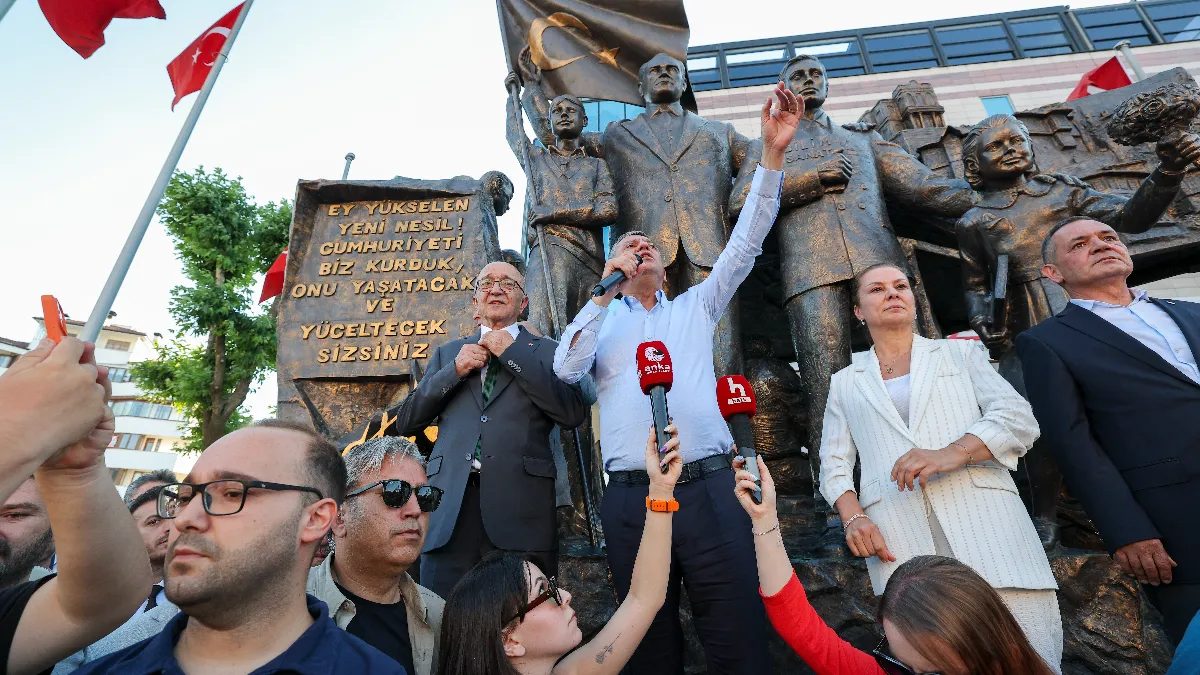 Özgür Özel Safranbolu'da Konuştu: "Bu Ülke Demokrasiye, Gençler Yasaksız Türkiye'ye Kavuşacak"