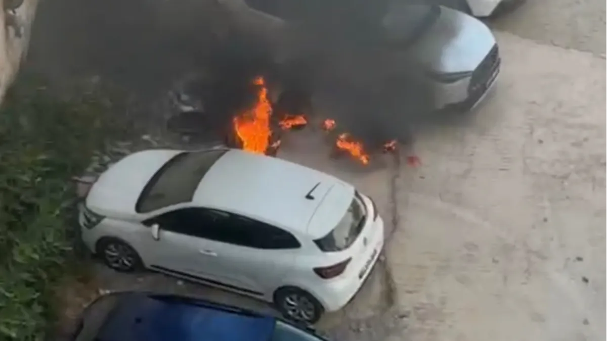 Park ettiği motosiklet alev topuna döndü, diğer araçlara sıçramaması için hayatını hiçe saydı