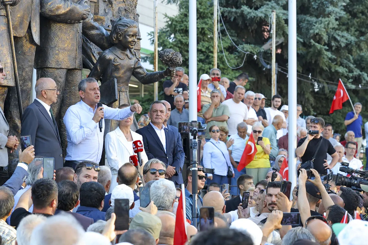 Özgür Özel Safranbolu'da Konuştu: "Bu Ülke Demokrasiye, Gençler Yasaksız Türkiye'ye Kavuşacak"