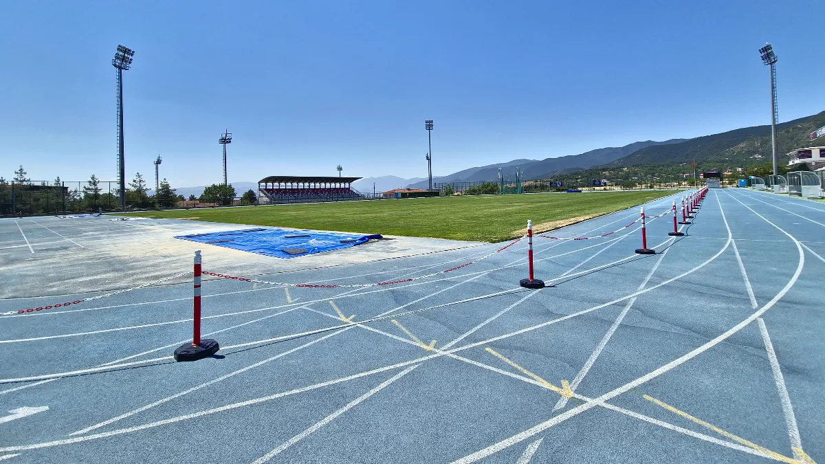 Safranbolu Atletizm Pisti'nde yeni kulvar düzenlemesi 