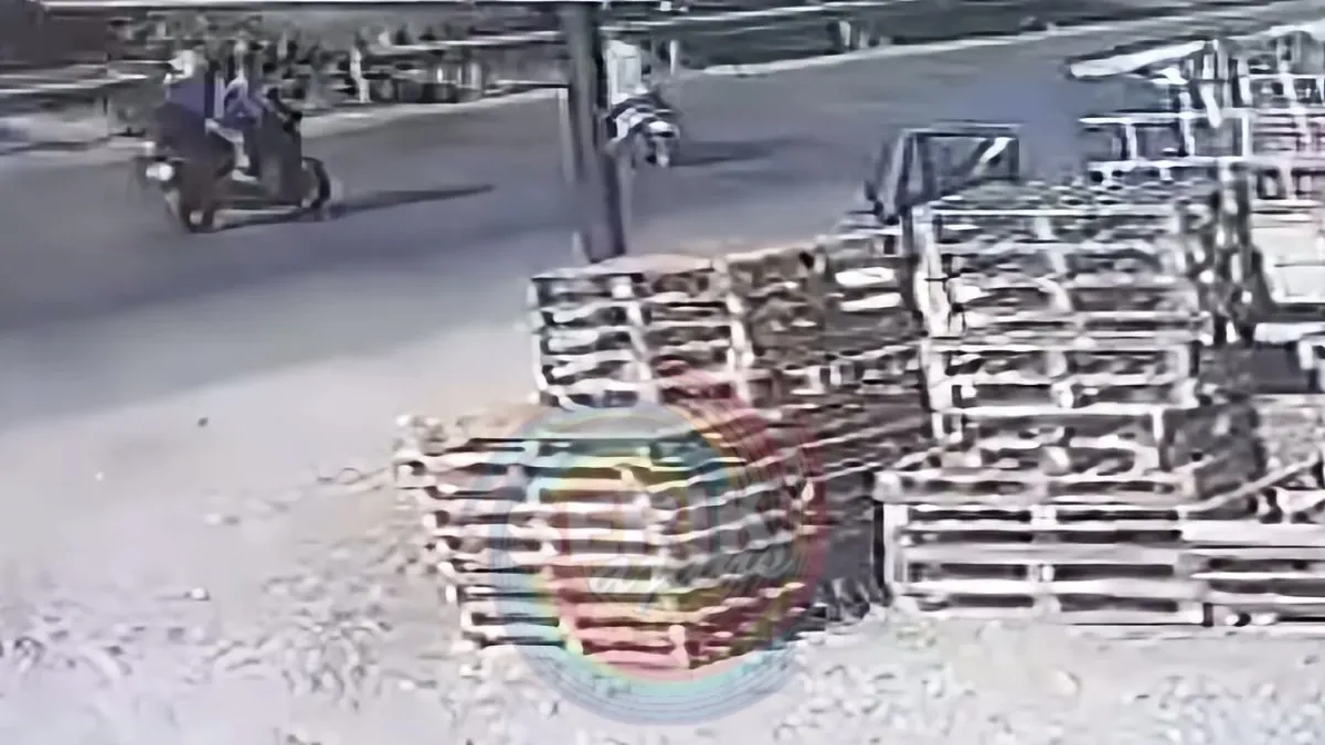 Serik'te Feci Motosiklet Kazası: 3 Yaralı, Anbean Kamerada