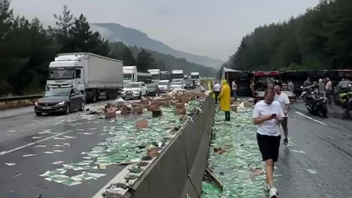 Son Dakika Pozantı-Adana istikameti tır devrilmesi nedeniyle trafiğe kapandı