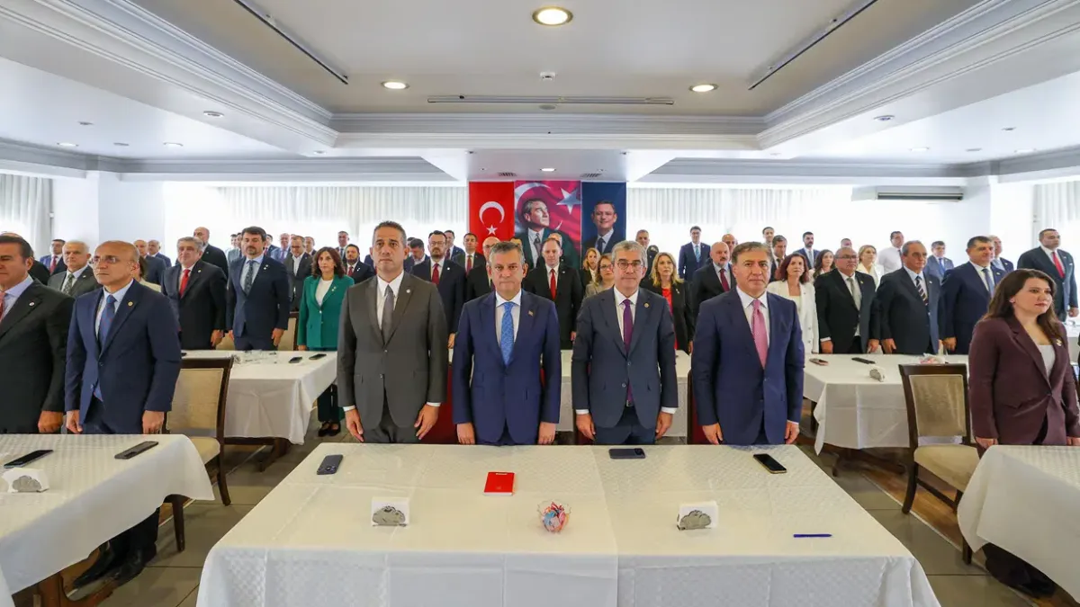 SON DAKİKA!!!    Yeni Parti Programını Duyurdu: Demokrasi, Ekonomi ve Hukuk Reformları Ön Planda