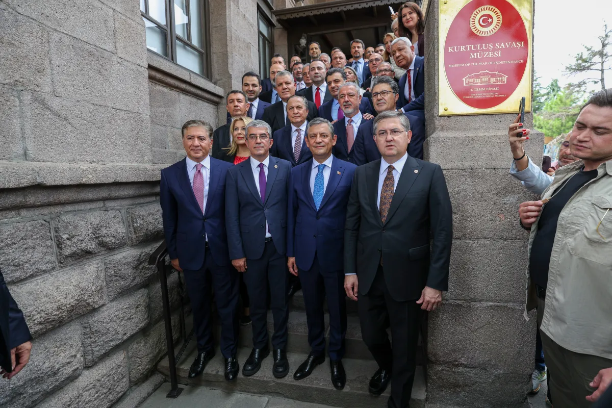 SON AKİKA!!! Özgür Özel YENİ Parti'nin Genel Başkanı Seçildi: "Kurulduğu Gün Ana Muhalefet Partisi Olacak"