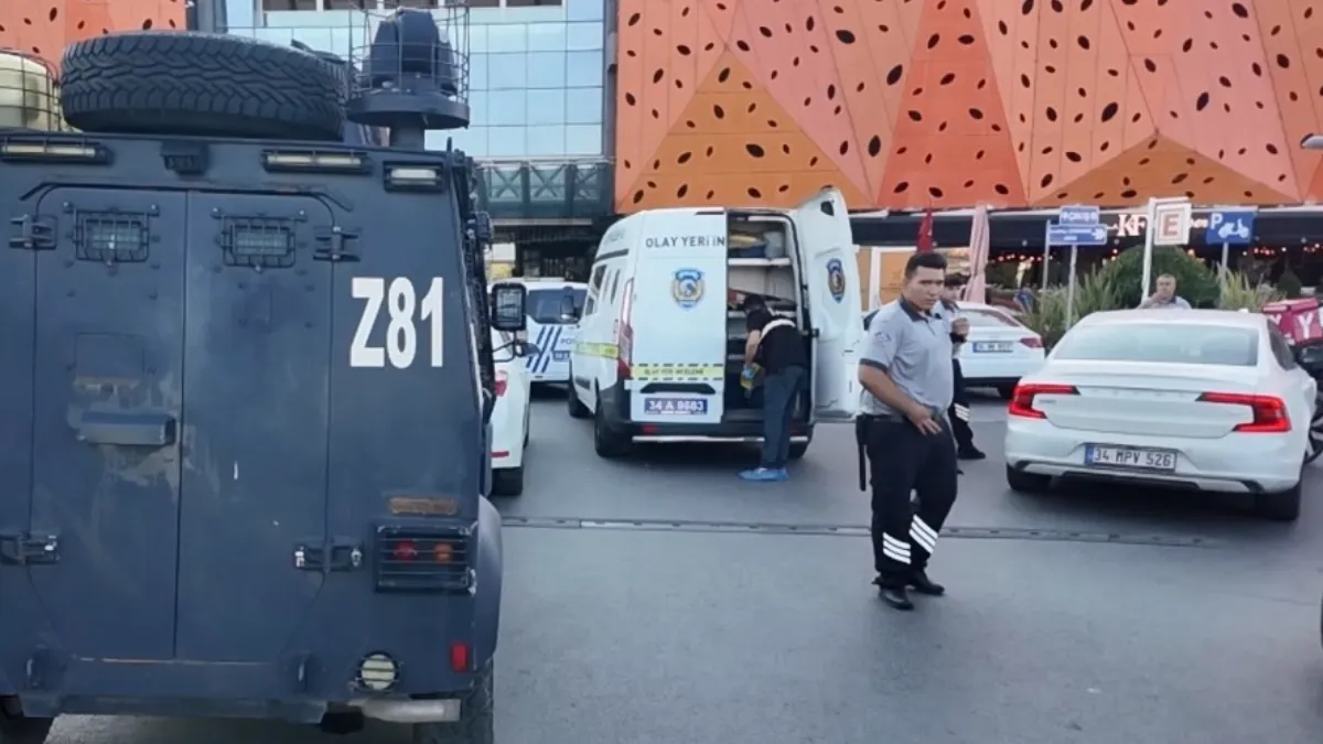 Ümraniye'de alışveriş merkezinde silahlı saldırı: 2 yaralı 