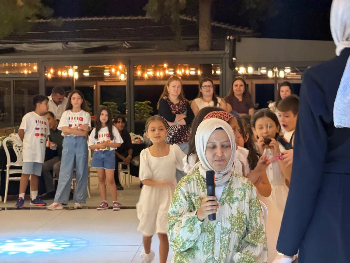 Bucak’ta yabancı dil eğitimine yeni bir soluk SKY English Academy yaz kursunu tamamladı, yeni döneme hazırlanıyor
