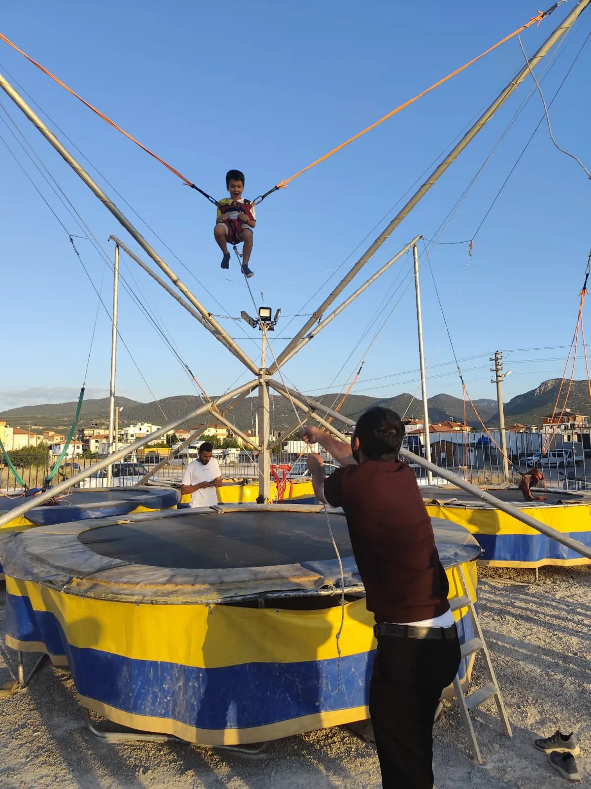 Alaattin Mahallesi Muhtarı İsmail Tuncer’den Kur’an Kursu öğrencilerine lunapark sürprizi