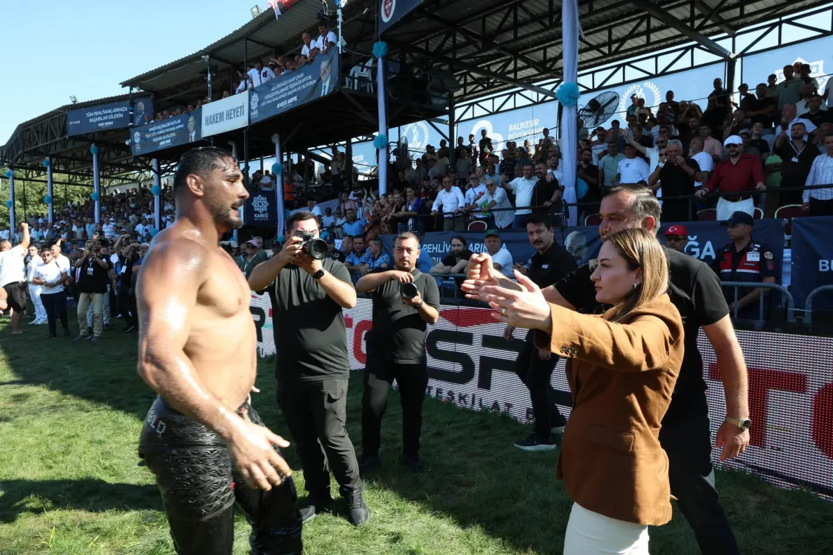 Canlı İzle ! Başkan Vekili Büşra Özdemir’den Mustafa Taş’a final öncesi destek: “Şimdi sıra şampiyonlukta”
