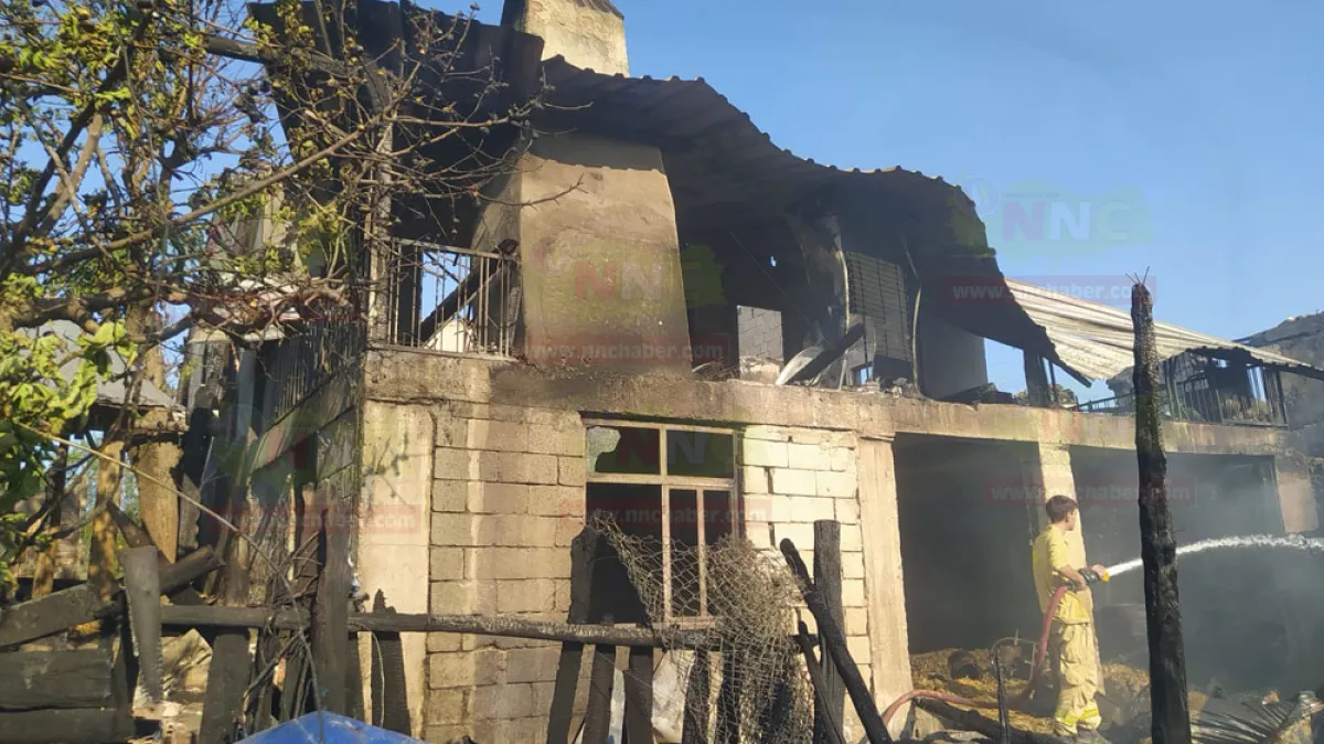 Ağlasun’da geceyi alevler aydınlattı 2 Ev ve 1 taksi zarar gördü