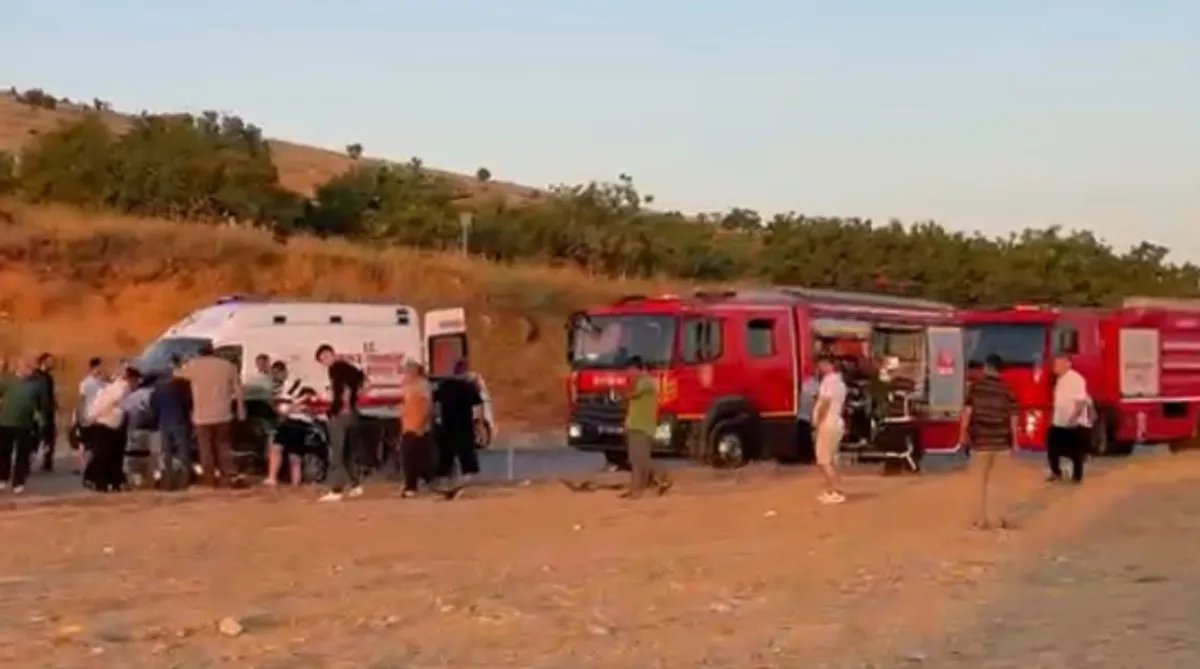 Gaziantep'te otomobiller çarpıştı: 3 ölü, 3 yaralı