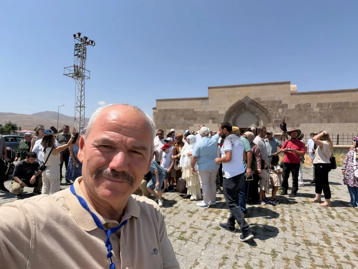 TİGAD Heyetinden Iğdır’ın Tarihi hazinesi Ejder Kervansarayı’na ziyaret