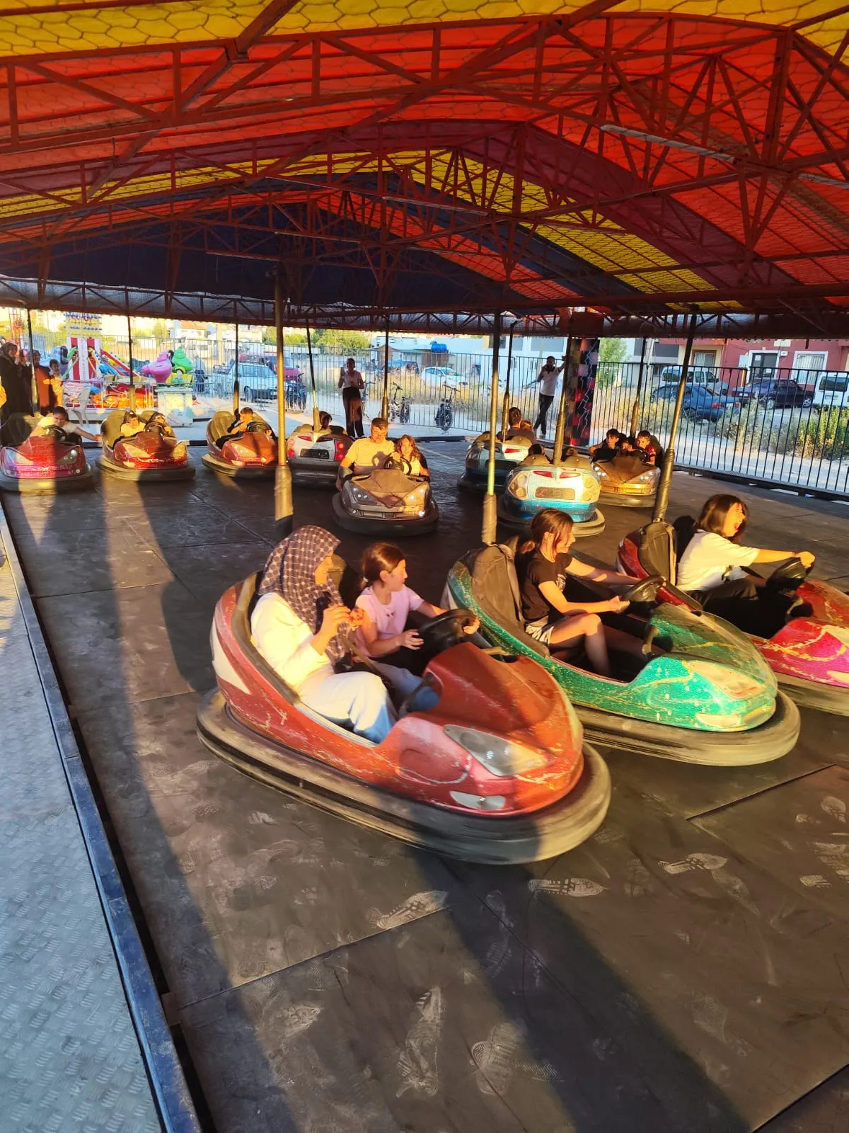 Alaattin Mahallesi Muhtarı İsmail Tuncer’den Kur’an Kursu öğrencilerine lunapark sürprizi