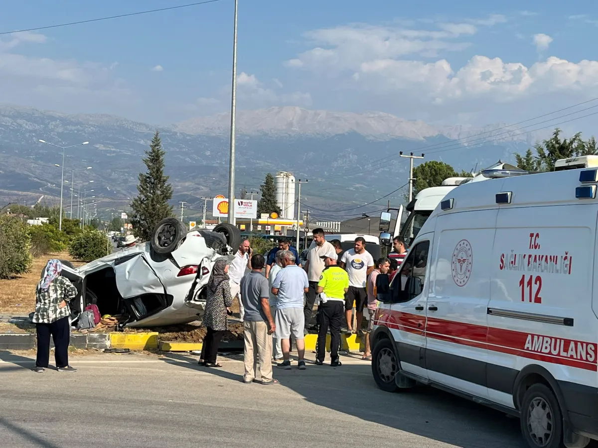 Fethiye-Antalya Yolunda Tır ile Otomobil Çarpıştı: 4 Yaralı