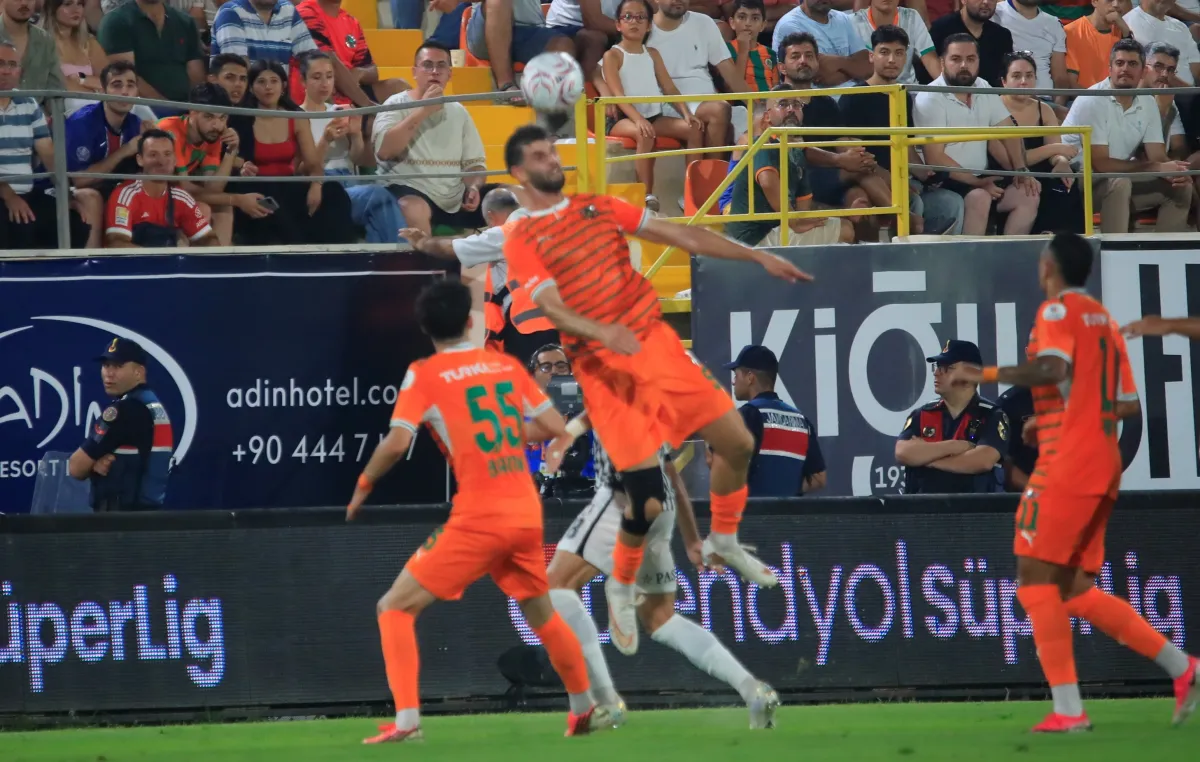 Alanyaspor 1-0 Beşiktaş: Siyah-Beyazlılar Deplasmanda Yıkıldı