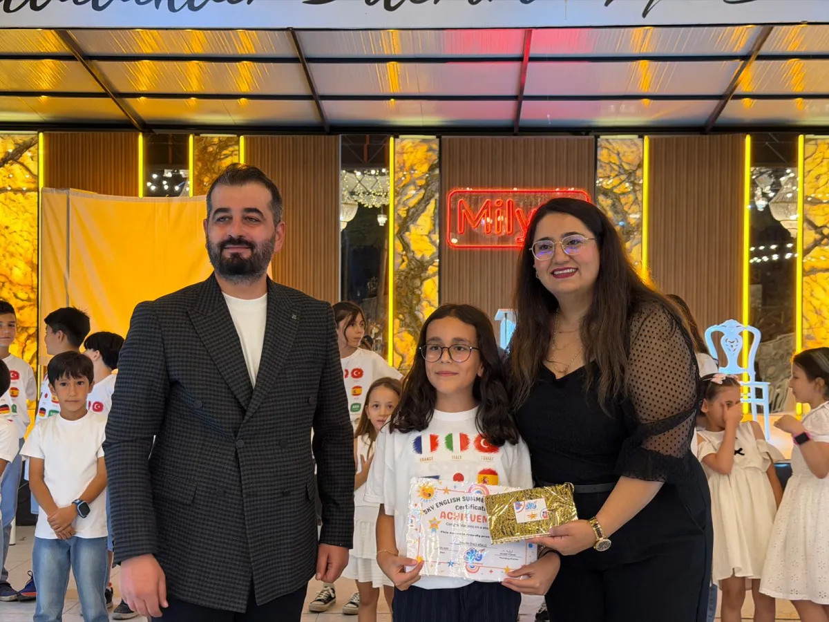 Bucak’ta yabancı dil eğitimine yeni bir soluk SKY English Academy yaz kursunu tamamladı, yeni döneme hazırlanıyor