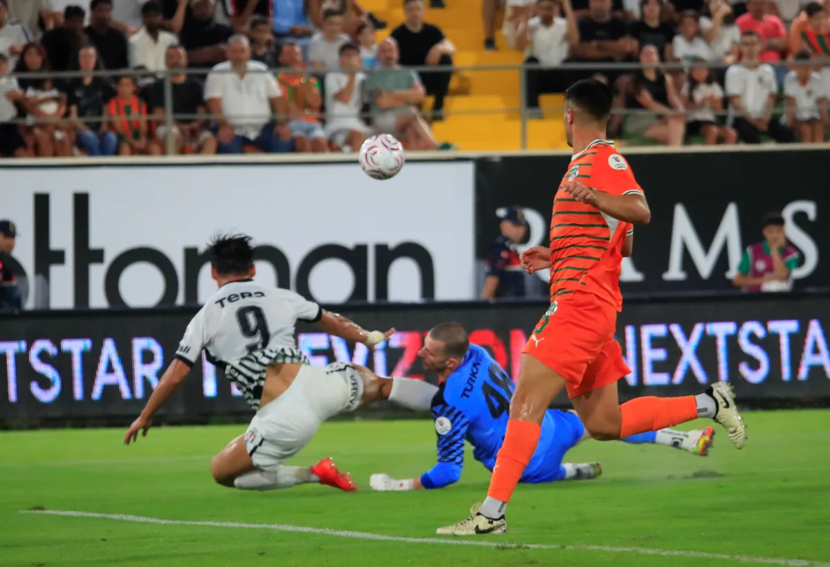 Alanyaspor 1-0 Beşiktaş: Siyah-Beyazlılar Deplasmanda Yıkıldı