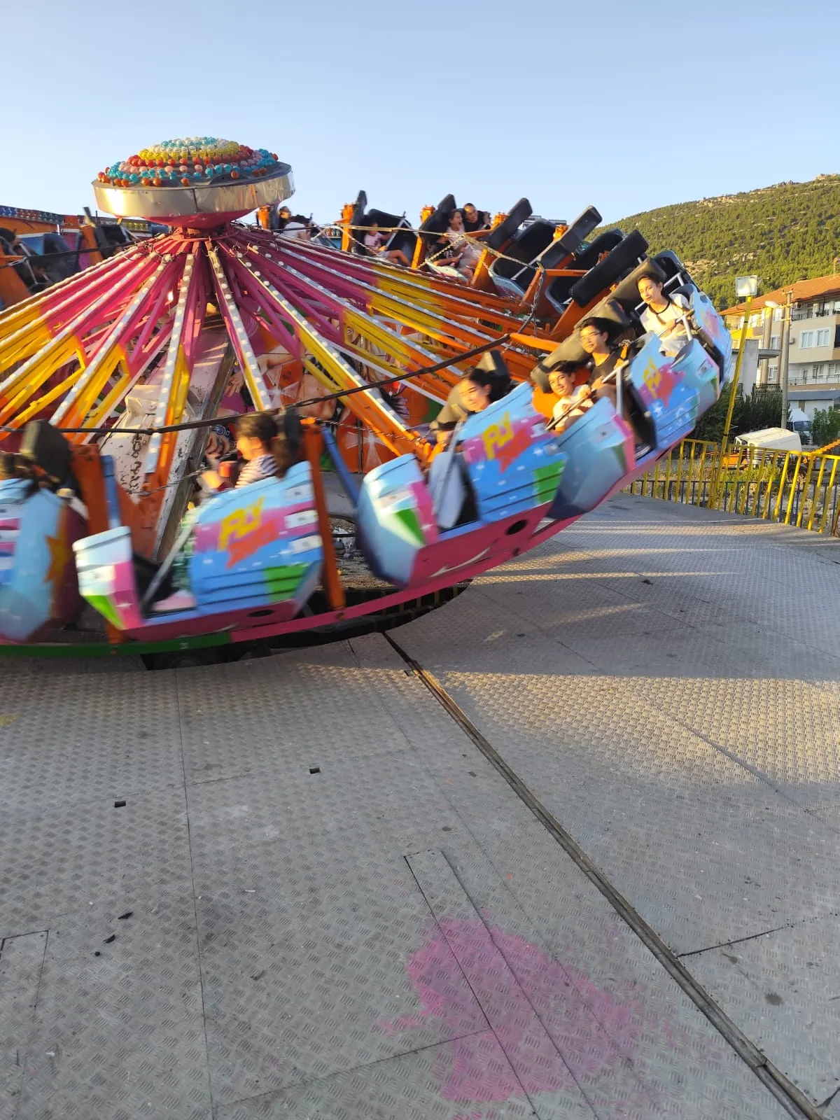 Alaattin Mahallesi Muhtarı İsmail Tuncer’den Kur’an Kursu öğrencilerine lunapark sürprizi