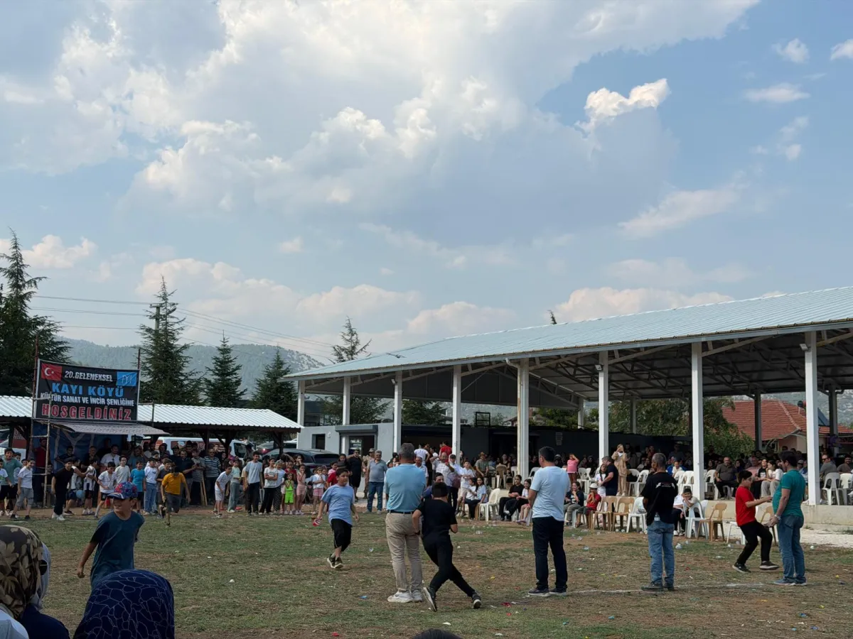 Kayı Köyü’nde Gelenek Bozulmadı 20. İncir ve Kültür Festivali’ne Yoğun İlgi
