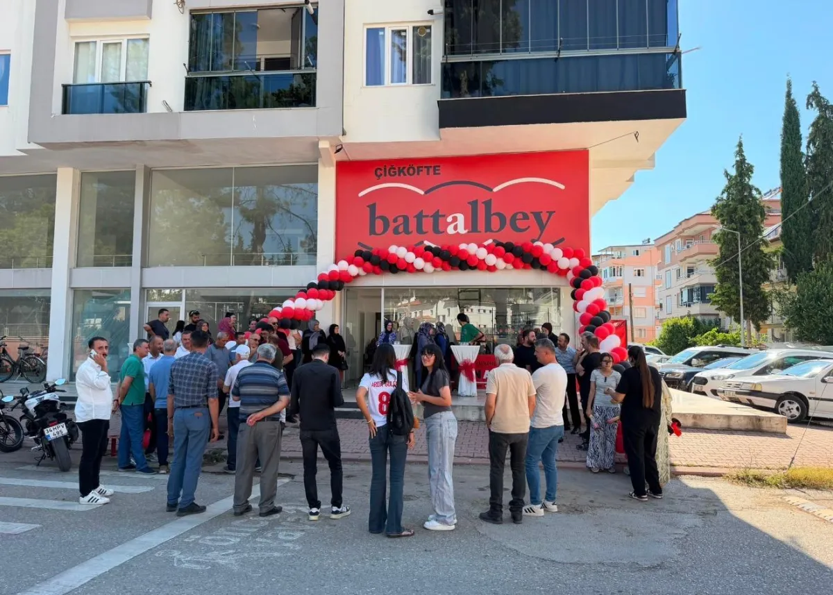 Bucak’ta yeni lezzet durağı Çiğköfte Battalbey açıldı