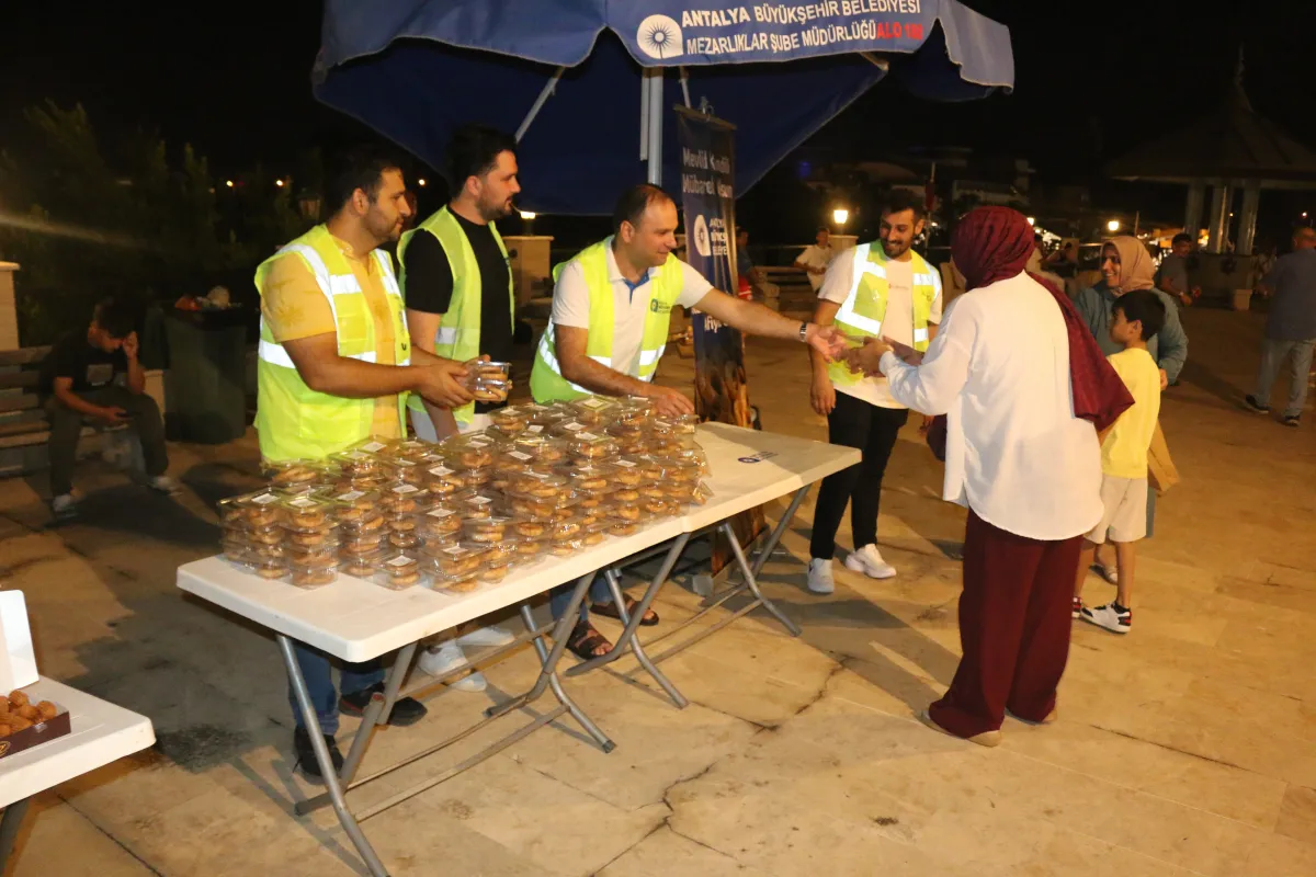 Antalya’da Mevlit Kandili Bereketi: 19 İlçede Lokma ve Kandil Simidi İkramı