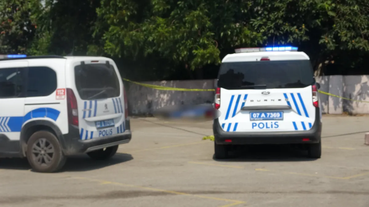 Antalya Zeytinköy pazar alanında şüpheli ölüm: Kimliği parmak izinden belirlendi