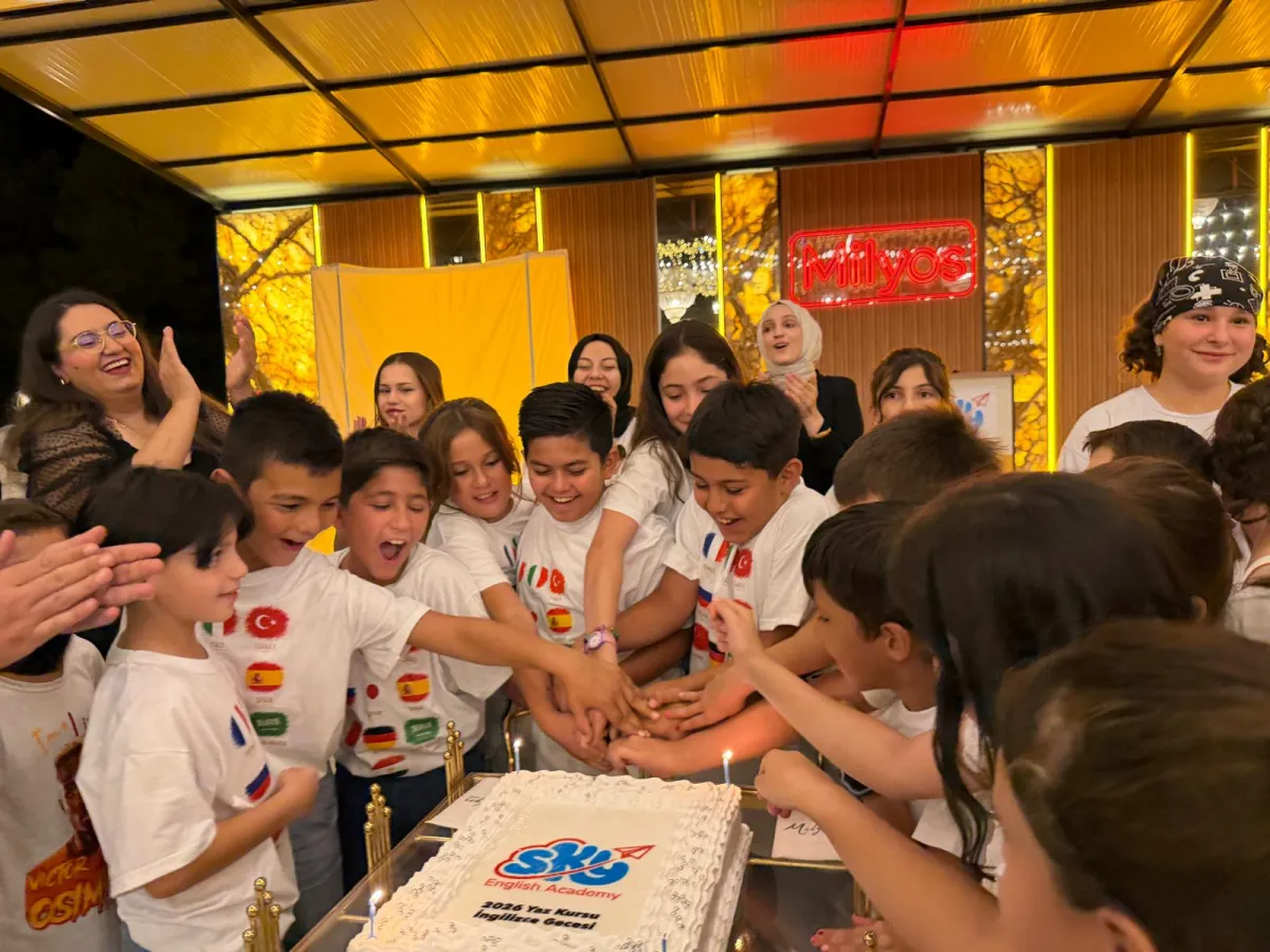 Bucak’ta yabancı dil eğitimine yeni bir soluk SKY English Academy yaz kursunu tamamladı, yeni döneme hazırlanıyor