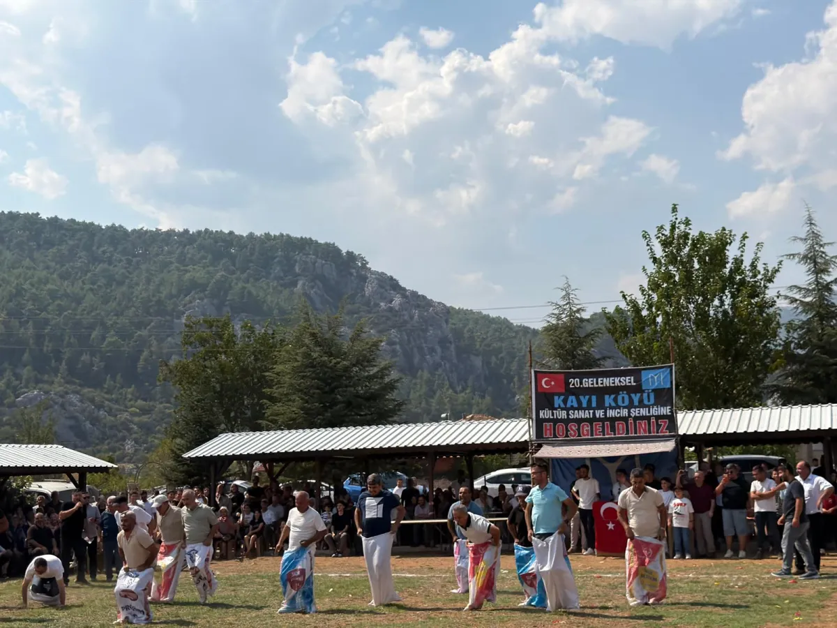 Kayı Köyü’nde Gelenek Bozulmadı 20. İncir ve Kültür Festivali’ne Yoğun İlgi