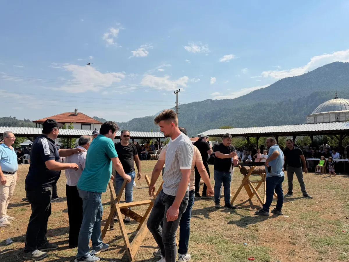 Kayı Köyü’nde Gelenek Bozulmadı 20. İncir ve Kültür Festivali’ne Yoğun İlgi