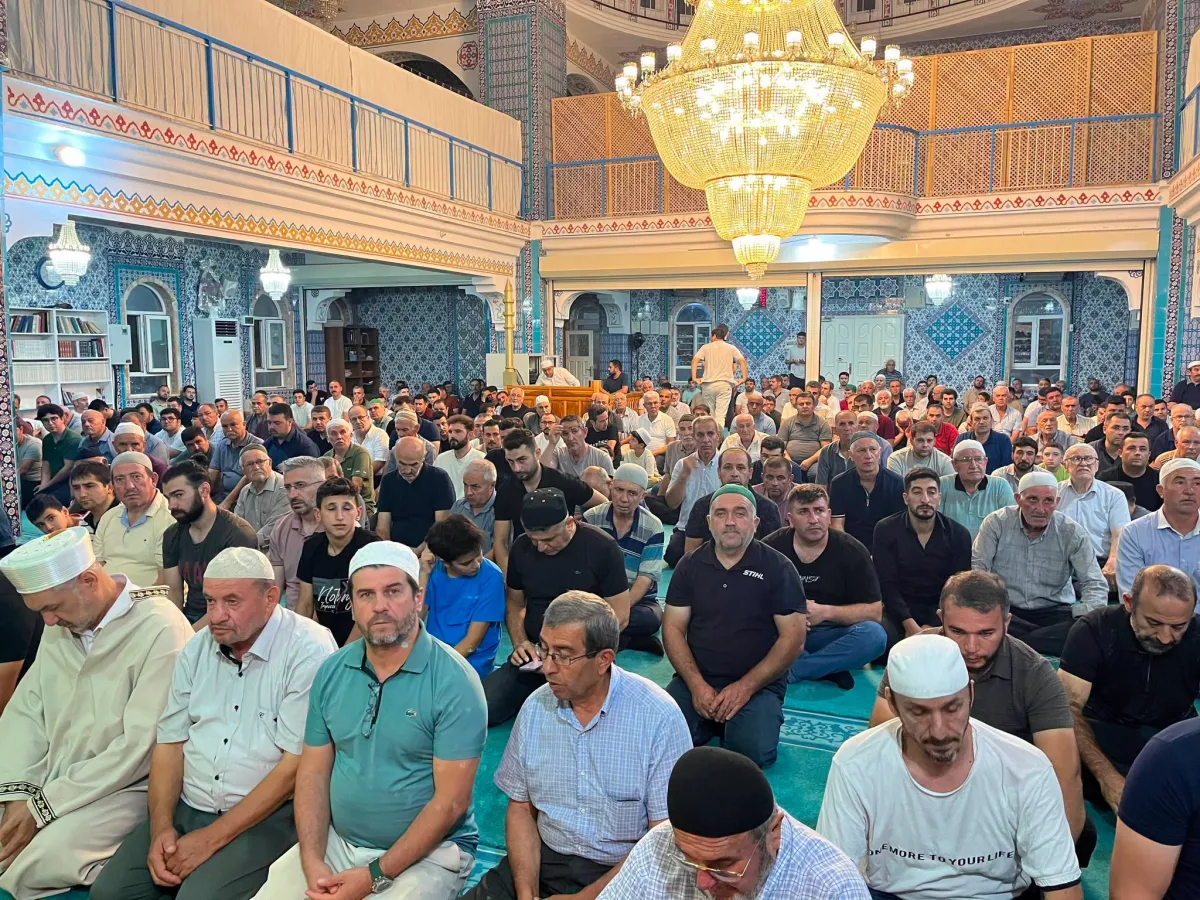 Bucak’ta Mevlid Kandili Özel Programı Düzenlendi Bucak Belediyesi Tatlı İkramında Bulundu